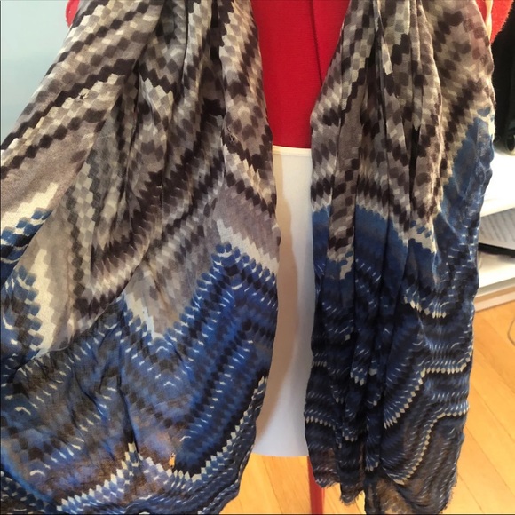 Club Monaco print scarf - Picture 3 of 5
